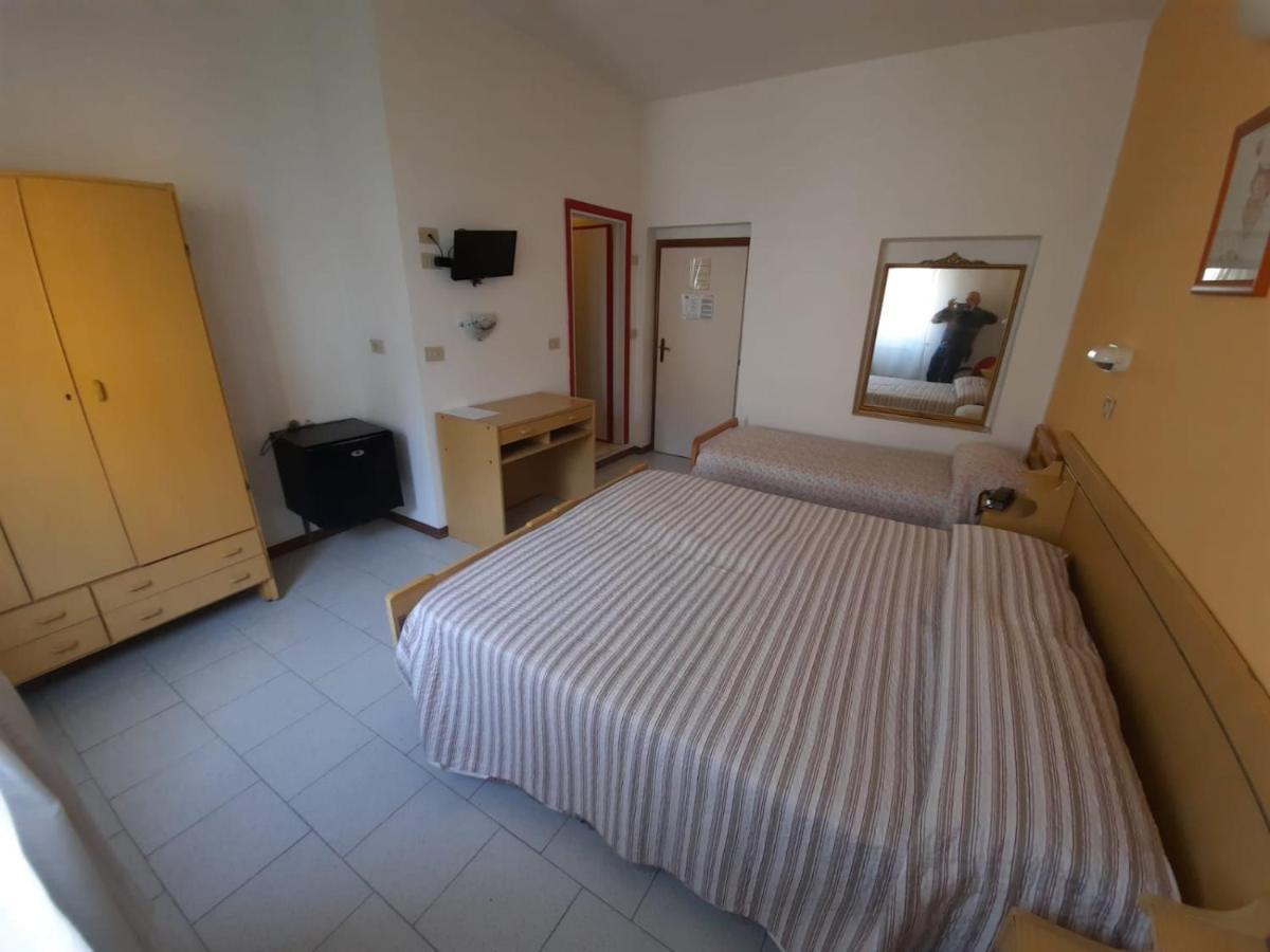 Hotel Vittoria Chianciano Terme Buitenkant foto