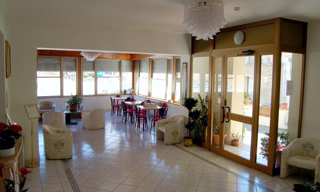 Hotel Vittoria Chianciano Terme Buitenkant foto
