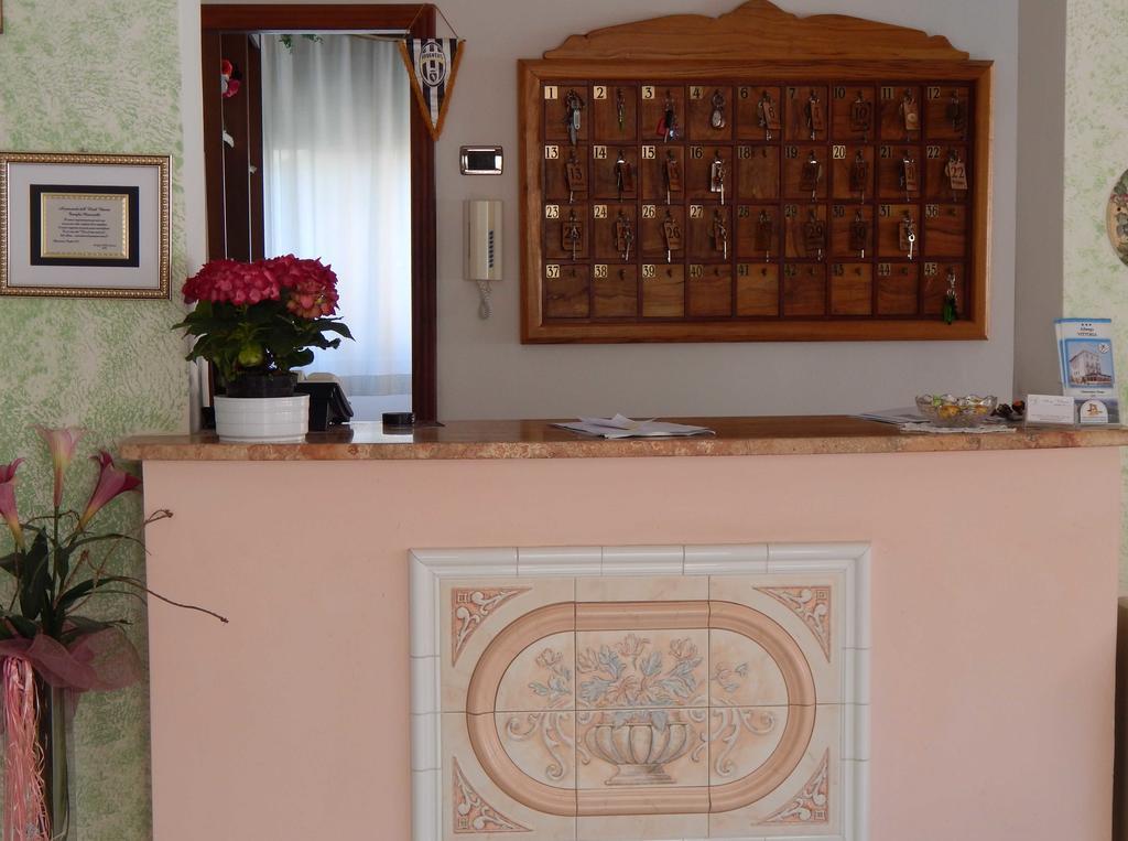 Hotel Vittoria Chianciano Terme Buitenkant foto